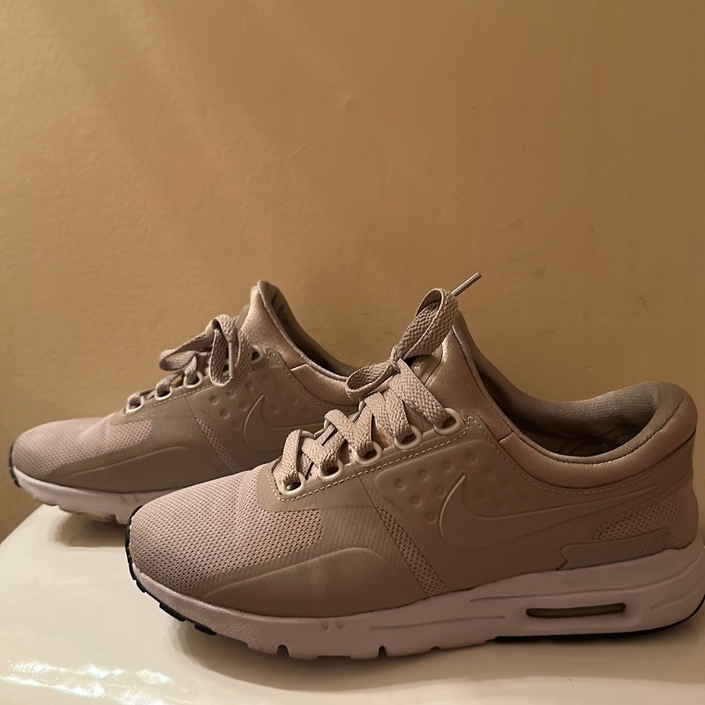 Nike Air Zero. Grey. Size 7. Small.